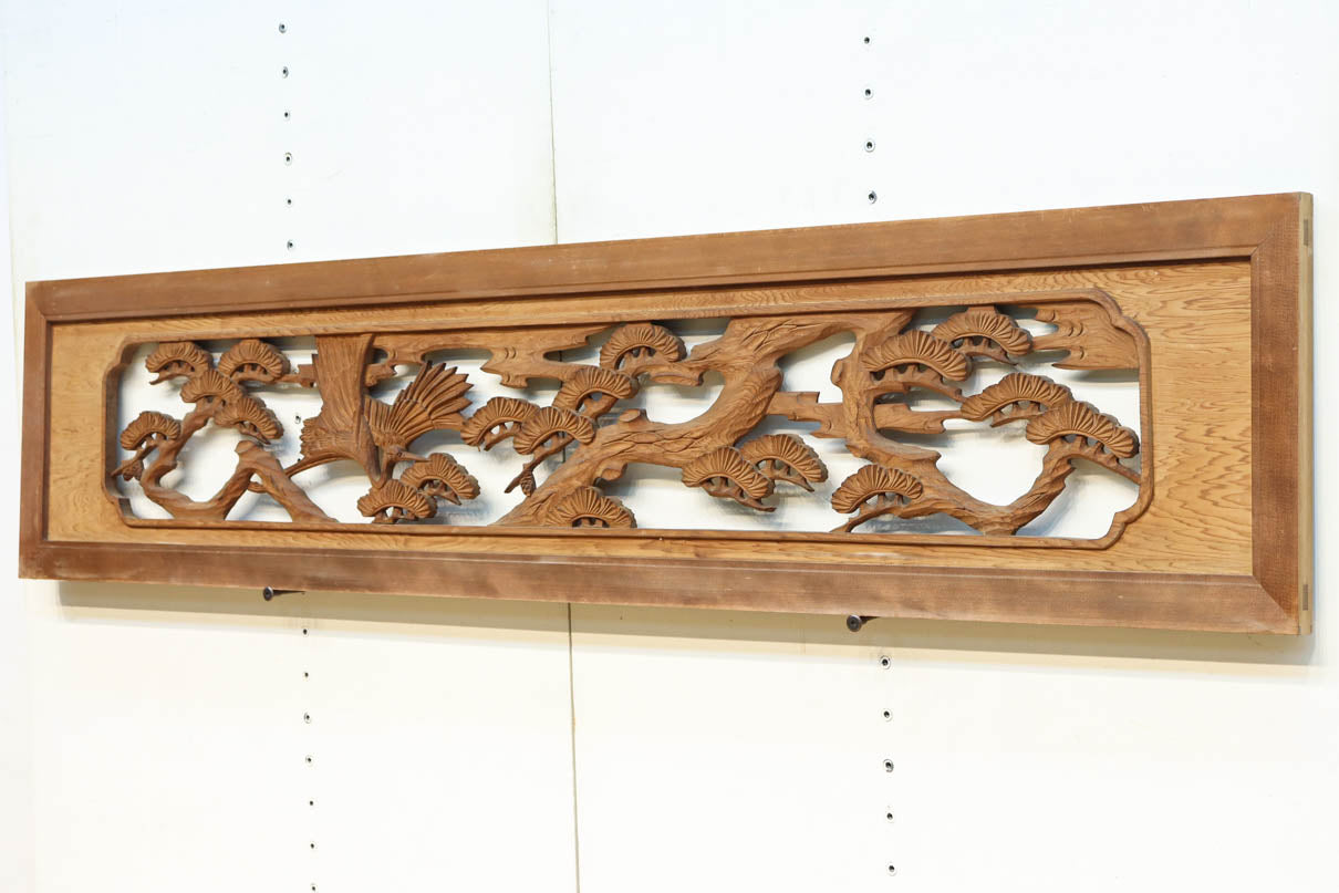 鶴と松を繊細に彫り描いて雅な面持ちある彫刻欄間　EZ2934ab　在庫(a:1 b:1)枚