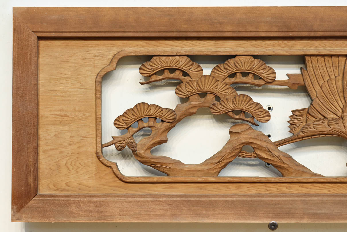 鶴と松を繊細に彫り描いて雅な面持ちある彫刻欄間　EZ2934ab　在庫(a:1 b:1)枚