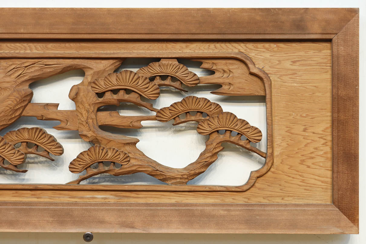 鶴と松を繊細に彫り描いて雅な面持ちある彫刻欄間　EZ2934ab　在庫(a:1 b:1)枚