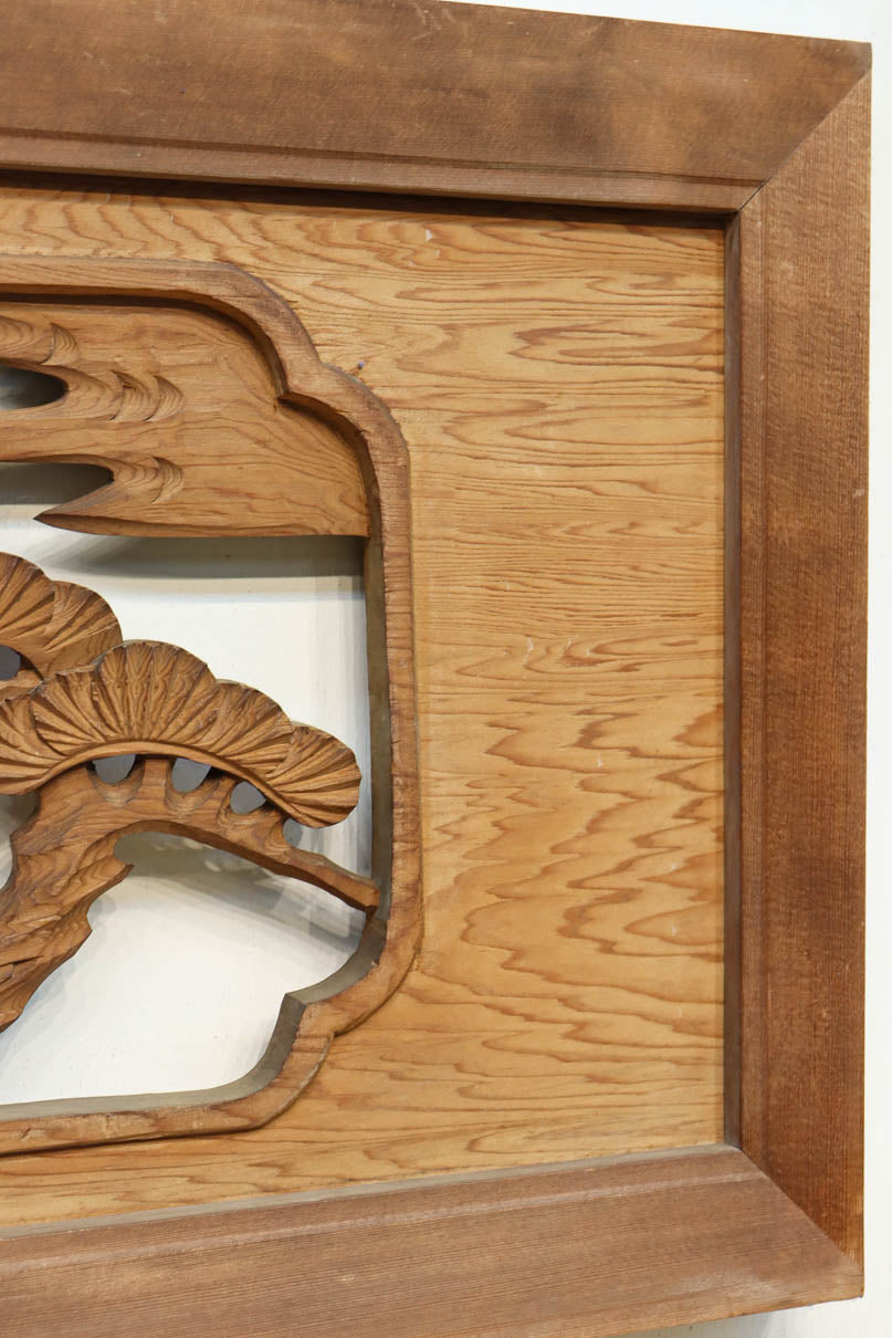 鶴と松を繊細に彫り描いて雅な面持ちある彫刻欄間　EZ2934ab　在庫(a:1 b:1)枚