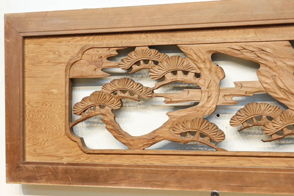 鶴と松を繊細に彫り描いて雅な面持ちある彫刻欄間　EZ2934ab　在庫(a:1 b:1)枚