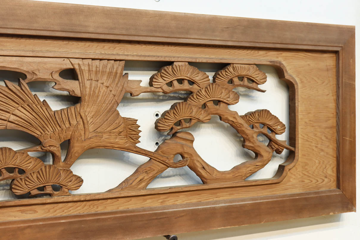 鶴と松を繊細に彫り描いて雅な面持ちある彫刻欄間　EZ2934ab　在庫(a:1 b:1)枚