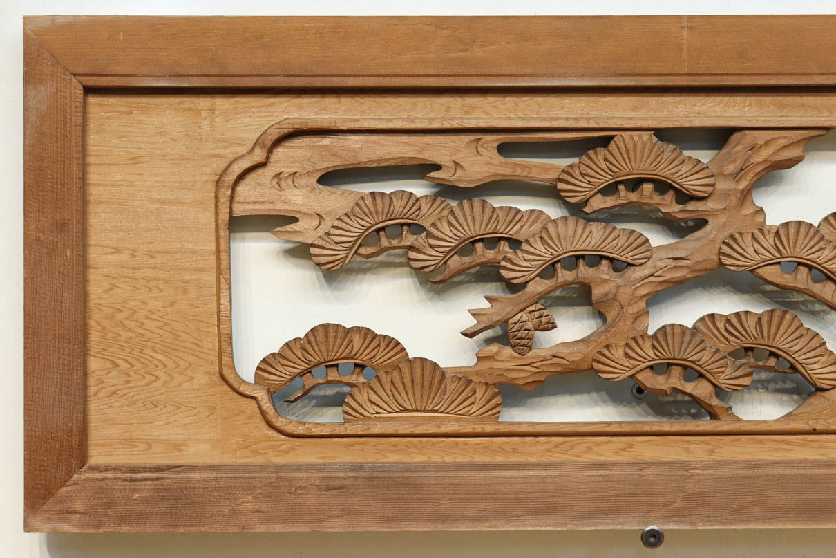 鶴と松を繊細に彫り描いて雅な面持ちある彫刻欄間　EZ2934ab　在庫(a:1 b:1)枚