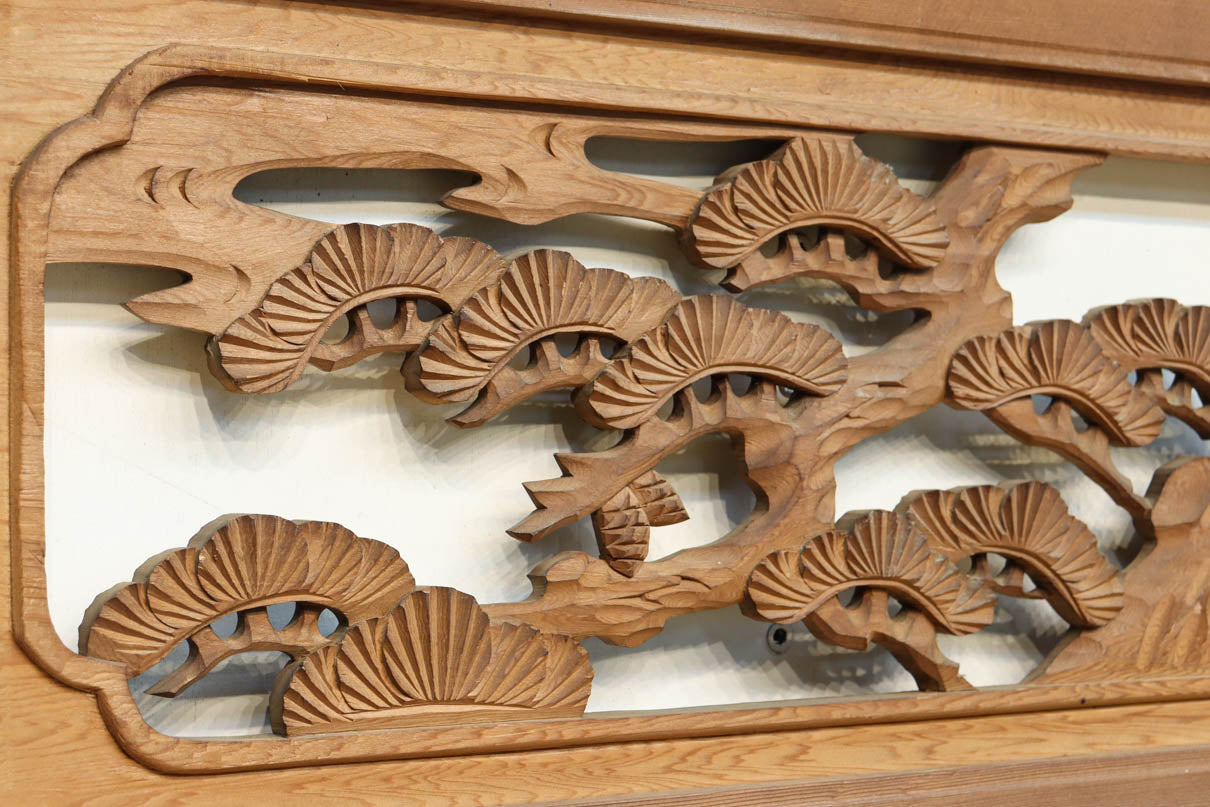 鶴と松を繊細に彫り描いて雅な面持ちある彫刻欄間　EZ2934ab　在庫(a:1 b:1)枚