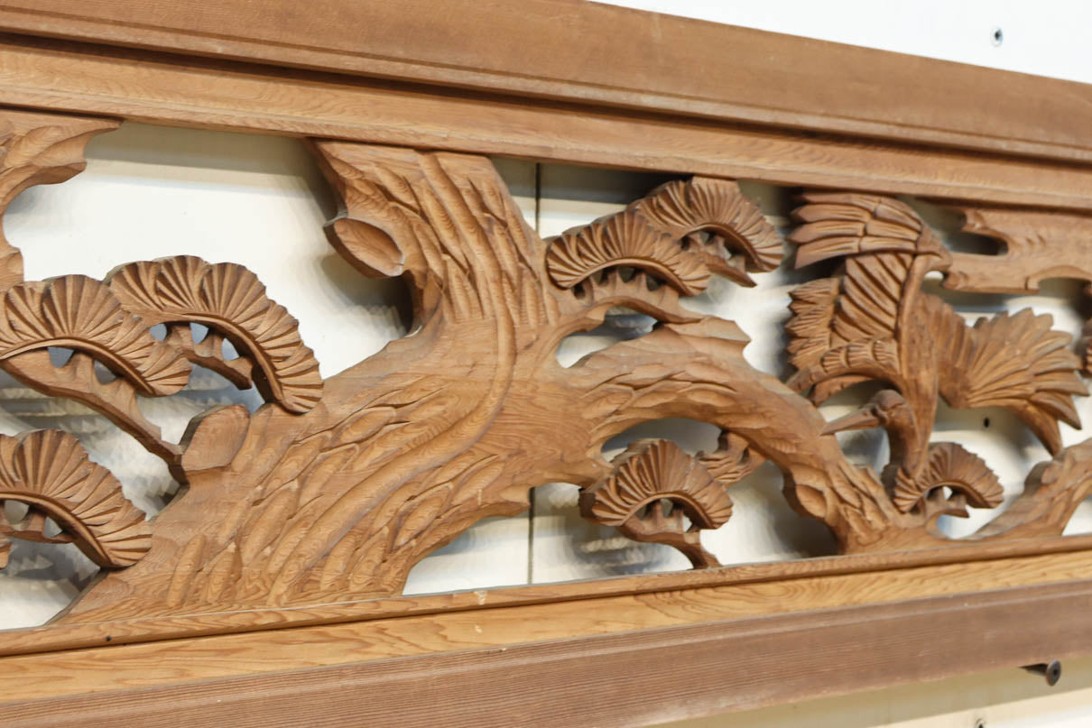 鶴と松を繊細に彫り描いて雅な面持ちある彫刻欄間　EZ2934ab　在庫(a:1 b:1)枚