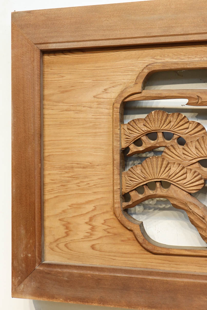 鶴と松を繊細に彫り描いて雅な面持ちある彫刻欄間　EZ2934ab　在庫(a:1 b:1)枚