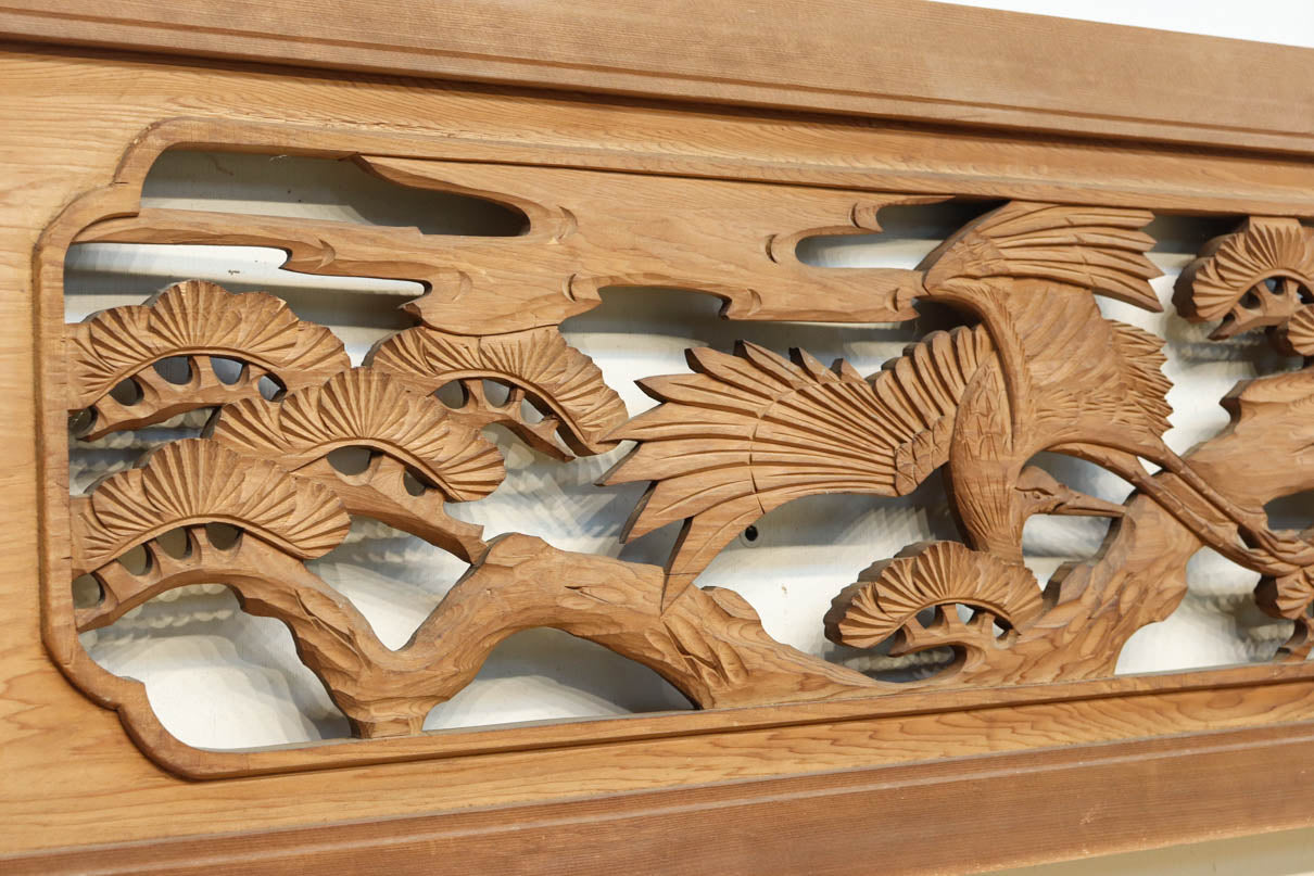 鶴と松を繊細に彫り描いて雅な面持ちある彫刻欄間　EZ2934ab　在庫(a:1 b:1)枚