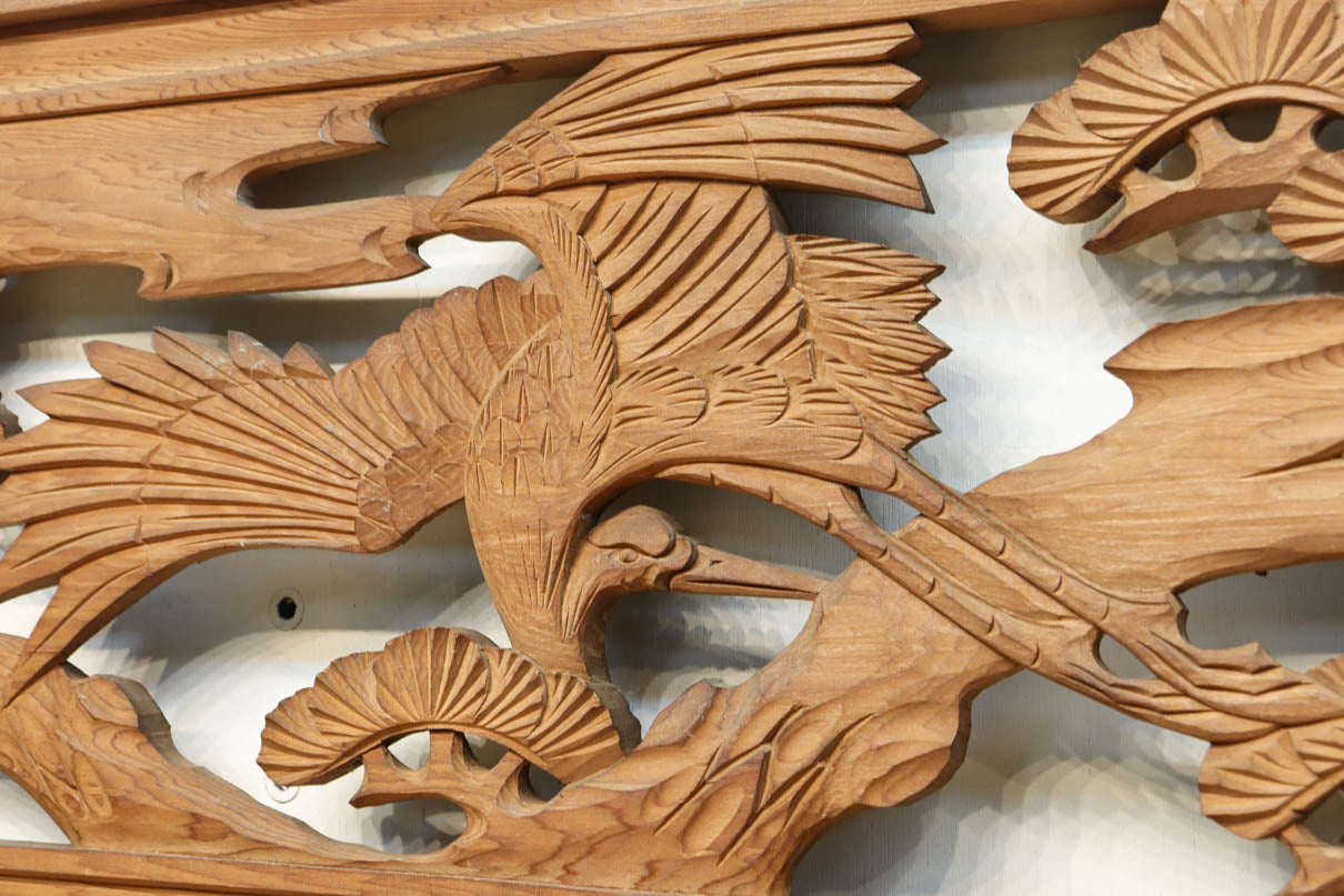 鶴と松を繊細に彫り描いて雅な面持ちある彫刻欄間　EZ2934ab　在庫(a:1 b:1)枚