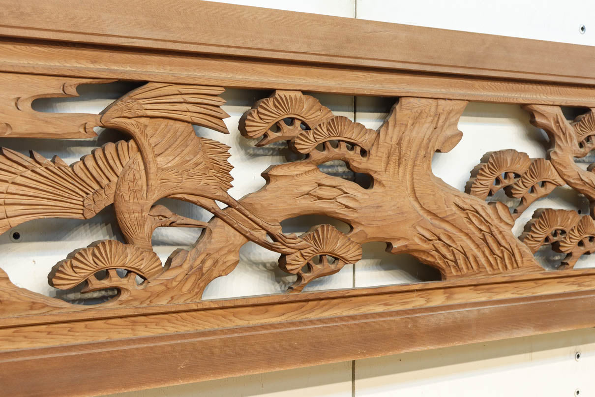 鶴と松を繊細に彫り描いて雅な面持ちある彫刻欄間　EZ2934ab　在庫(a:1 b:1)枚