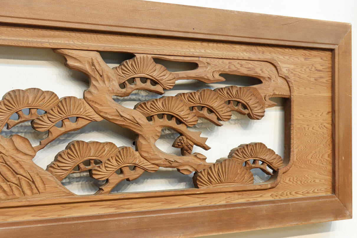 鶴と松を繊細に彫り描いて雅な面持ちある彫刻欄間　EZ2934ab　在庫(a:1 b:1)枚