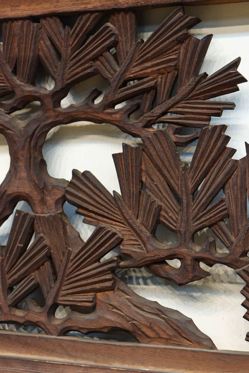 勇壮な鷹と松の絵柄が風格を感じさせる彫刻欄間　EZ2935ab　在庫(a:1 b:1)枚