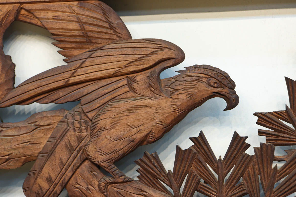 勇壮な鷹と松の絵柄が風格を感じさせる彫刻欄間　EZ2935ab　在庫(a:1 b:1)枚