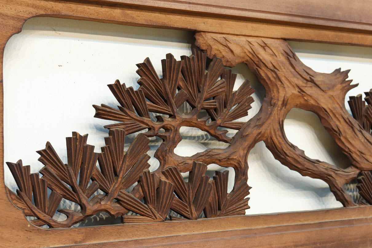 勇壮な鷹と松の絵柄が風格を感じさせる彫刻欄間　EZ2935ab　在庫(a:1 b:1)枚