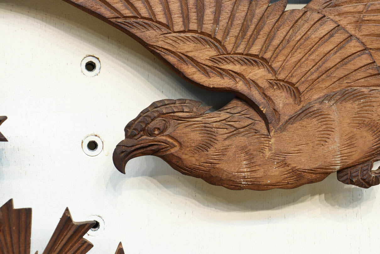 勇壮な鷹と松の絵柄が風格を感じさせる彫刻欄間　EZ2935ab　在庫(a:1 b:1)枚