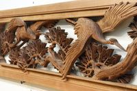 見事な枝ぶりの松と飛翔する鶴の美しい姿を描いた彫刻欄間　EZ2937　在庫1枚