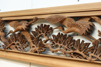 見事な枝ぶりの松と飛翔する鶴の美しい姿を描いた彫刻欄間　EZ2937　在庫1枚