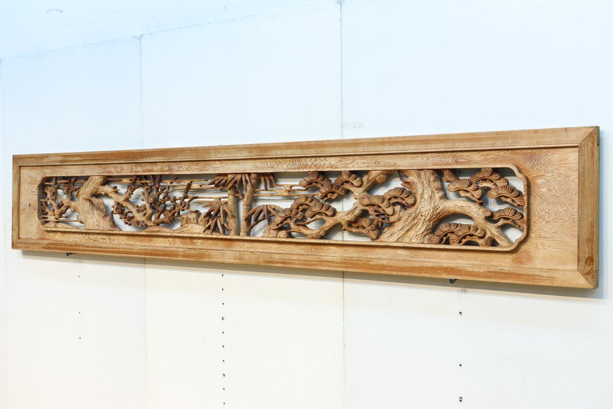 幅2510ミリ！！ 縁起物の松竹梅を大らかに描いた長尺彫刻欄間　EZ2938