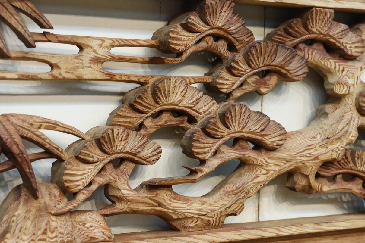 幅2510ミリ！！ 縁起物の松竹梅を大らかに描いた長尺彫刻欄間　EZ2938