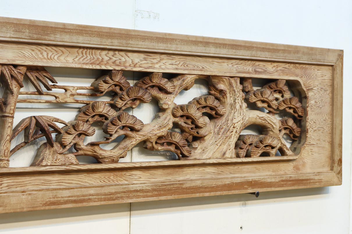 幅2510ミリ！！ 縁起物の松竹梅を大らかに描いた長尺彫刻欄間　EZ2938