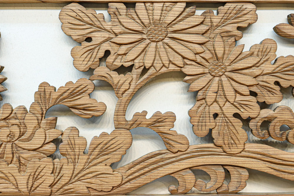 水辺周辺に菊の花が美しく咲く彫刻欄間素材　EZ3058abcd　在庫(a:1 b:1 c:1 d:1)枚