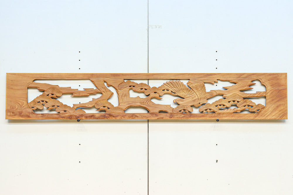 古色の色づき具合が味わい深い松鷹を描いた彫刻欄間素材　EZ3069ab　在庫(a:1 b:1)枚