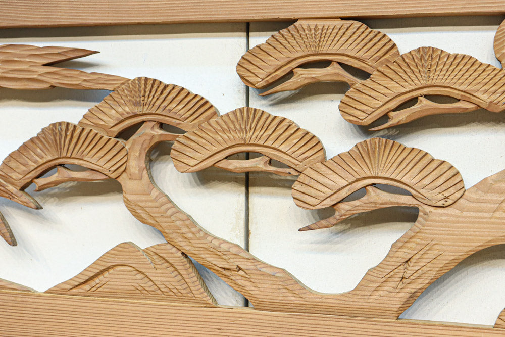 縁起物の松竹を丁寧に描いた浅彫の彫刻欄間素材　EZ3072
