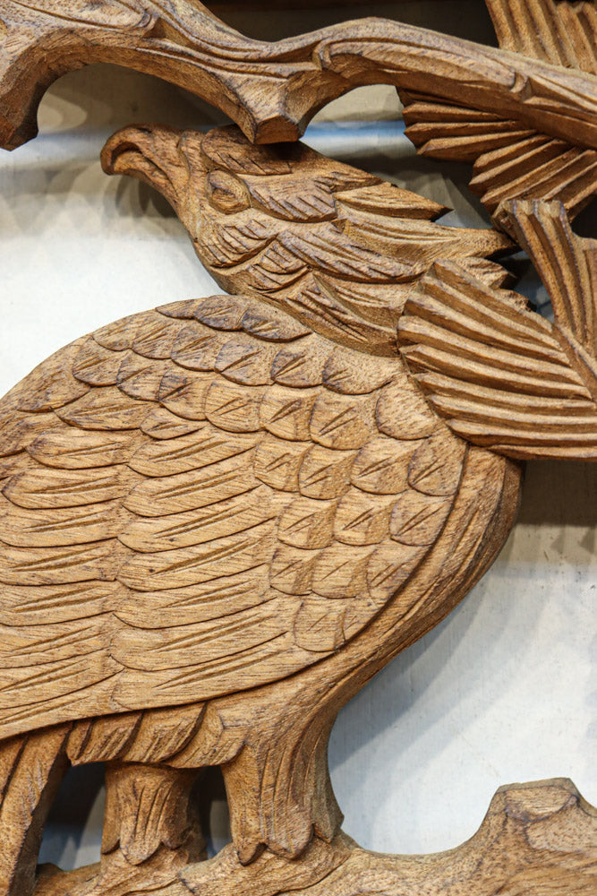 松の木と力強い鷹を描いた立体感のある深彫り彫刻欄間　EZ3110ab　在庫(a:1 b:1)枚