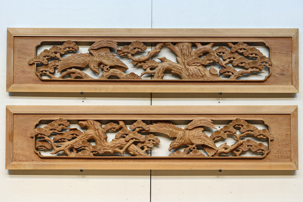 雄々しい鷹を描いた躍動感ある深彫り彫刻欄間　EZ3113ab　在庫(a:1 b:1)枚