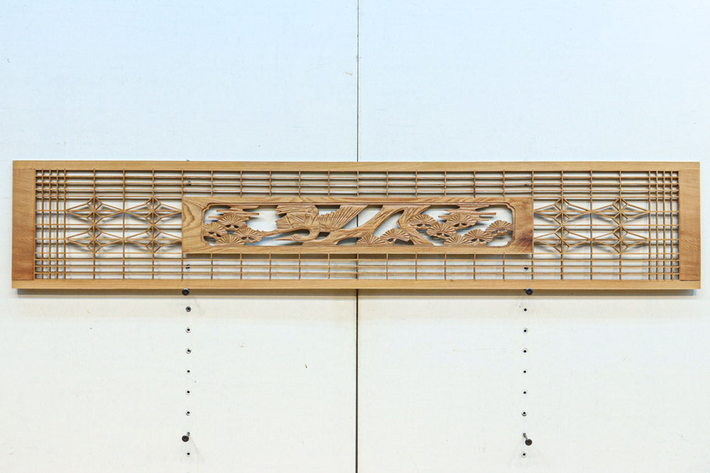 縦繁に備えた彫刻が華やかな欄間　EZ3132ab　在庫(a:1 b:1)枚