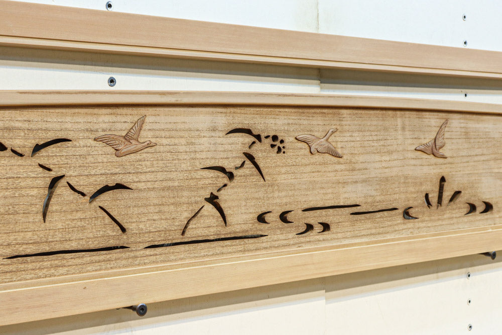水鳥や月の上品な絵柄で風情漂う木地色欄間　EZ3136ab　在庫(a:1 b:1)枚