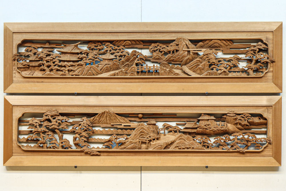松林のある山間に家屋が建つ風景を繊細に描く深彫り彫刻欄間　EZ3182ab　在庫(a:1 b:1)枚
