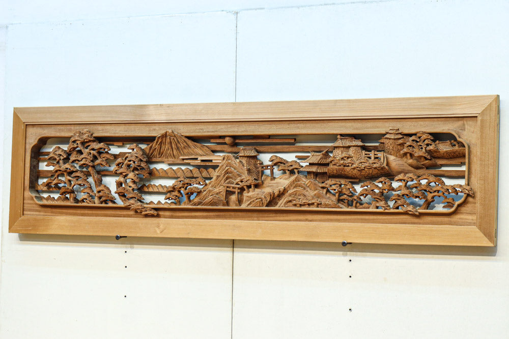 松林のある山間に家屋が建つ風景を繊細に描く深彫り彫刻欄間　EZ3182ab　在庫(a:1 b:1)枚