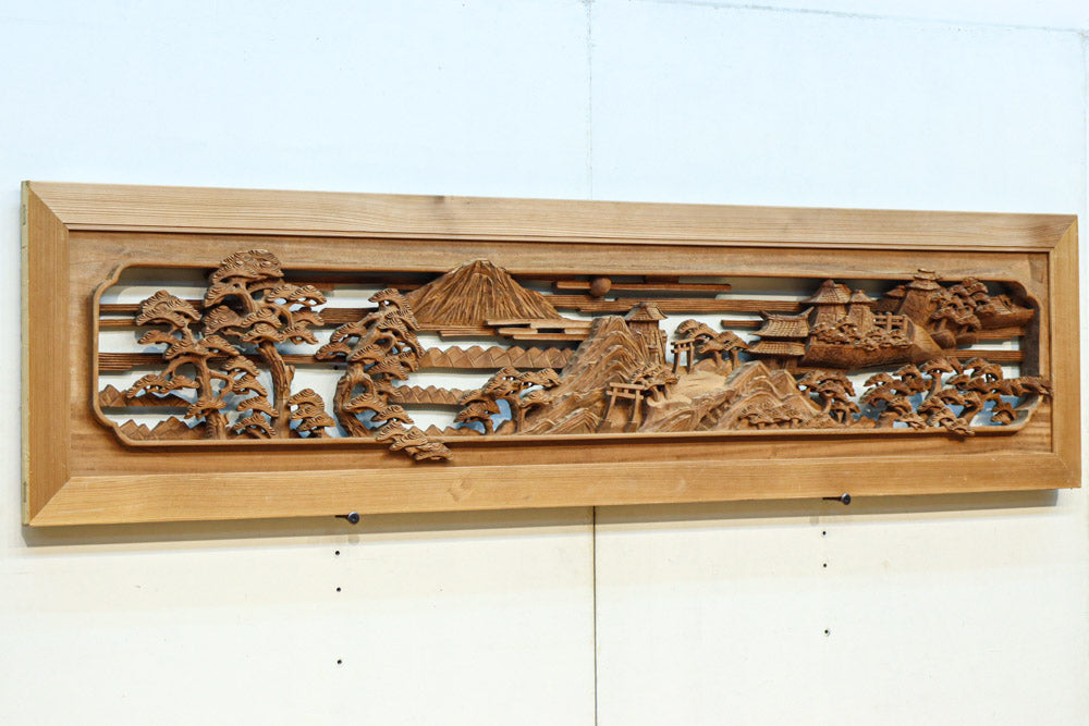 松林のある山間に家屋が建つ風景を繊細に描く深彫り彫刻欄間　EZ3182ab　在庫(a:1 b:1)枚