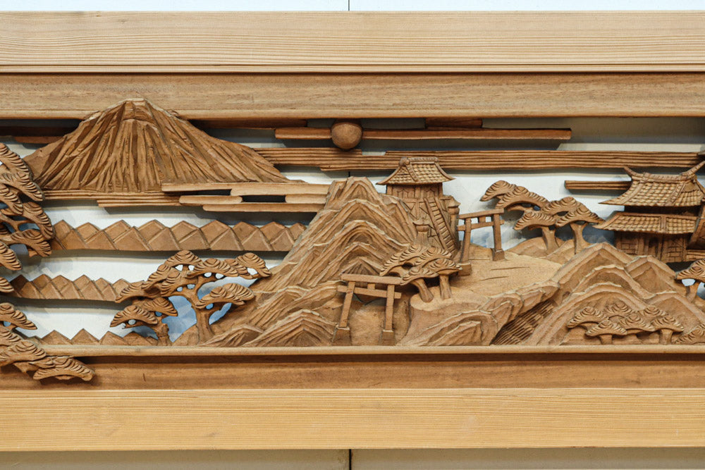 松林のある山間に家屋が建つ風景を繊細に描く深彫り彫刻欄間　EZ3182ab　在庫(a:1 b:1)枚