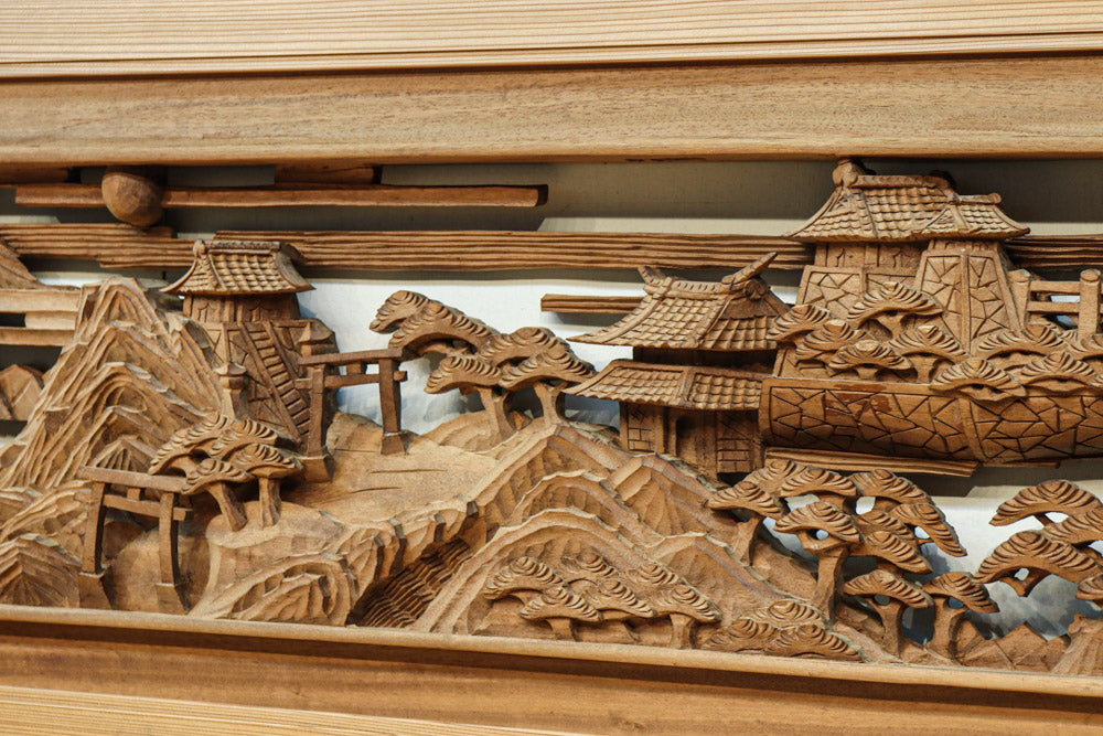 松林のある山間に家屋が建つ風景を繊細に描く深彫り彫刻欄間　EZ3182ab　在庫(a:1 b:1)枚