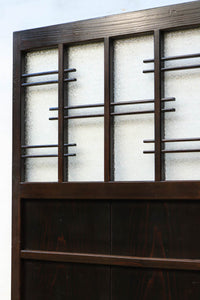 幅603ミリ　繊細な装飾のガラス角窓で風情高めるスリムな舞良戸　F7956　在庫1枚