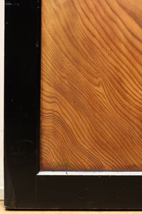 幅815ミリ　黒枠に杉一枚板極上杢目模様が優美な板戸　F7984　在庫1枚