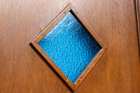幅716ミリ　ダイヤ型小窓にブルーガラスが煌めく爽やかなレトロドア　F7996　在庫1枚