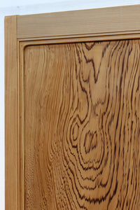 幅573ミリ　極上杉杢目一枚板!! 綺麗な木地色に見事な杢目が映える板戸　F8022　在庫1枚