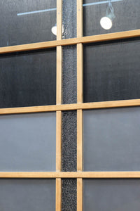 幅900ミリ　多分割にレトロガラスが共演した木地色ガラス戸　F8107　在庫4枚