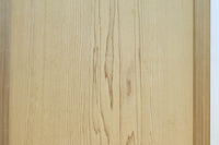 F8414　幅874ミリ　木地の色彩に杢目が映える杉一枚板の板戸　在庫1枚