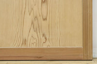 F8414　幅874ミリ　木地の色彩に杢目が映える杉一枚板の板戸　在庫1枚