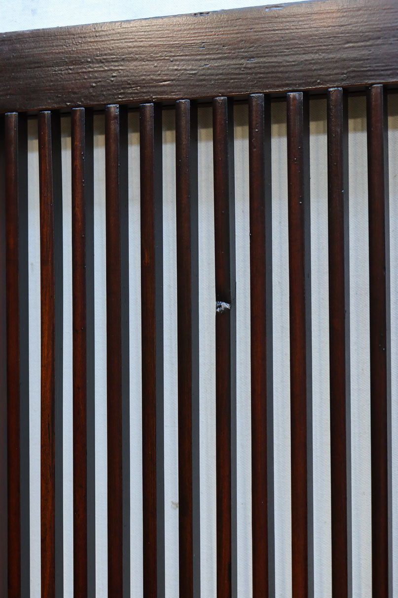 幅670ミリ　スリムサイズ！！深みを増した色彩で落ち着きある全面丸格子戸　F8437　在庫1枚