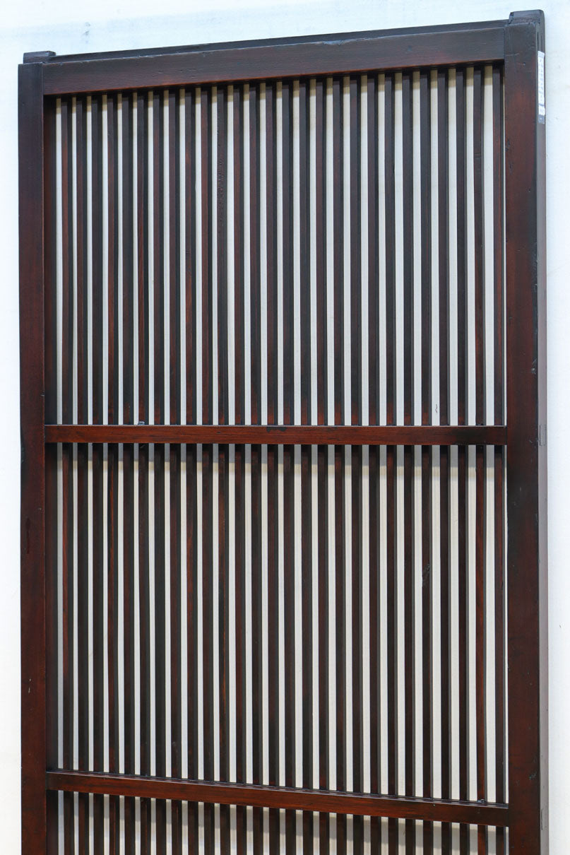 幅670ミリ　スリムサイズ！！深みを増した色彩で落ち着きある全面丸格子戸　F8437　在庫1枚