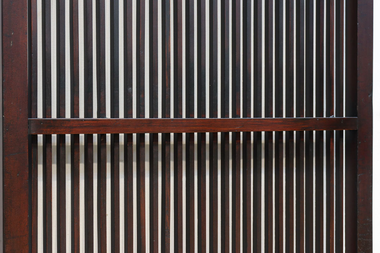 幅670ミリ　スリムサイズ！！深みを増した色彩で落ち着きある全面丸格子戸　F8437　在庫1枚