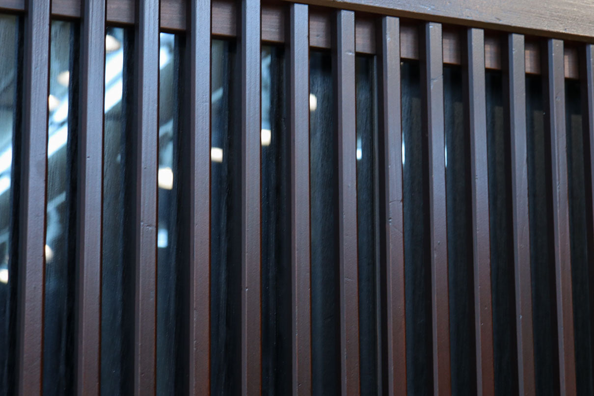 高さ1920ミリ　落ち着いた眺めの2種類ガラス入り背高格子戸　F8440　在庫2枚