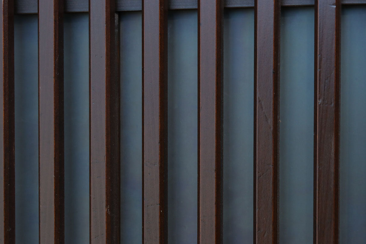 高さ1920ミリ　落ち着いた眺めの2種類ガラス入り背高格子戸　F8440　在庫2枚