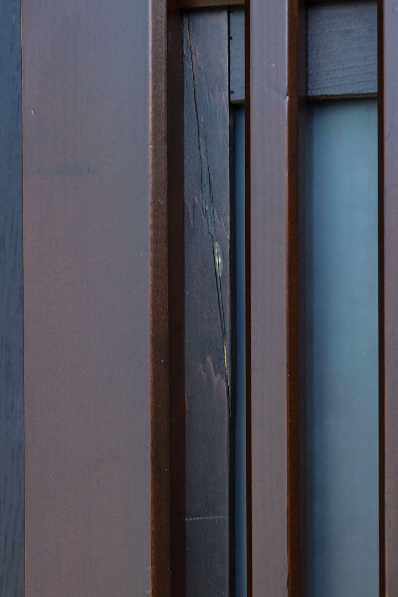 高さ1920ミリ　落ち着いた眺めの2種類ガラス入り背高格子戸　F8440　在庫2枚