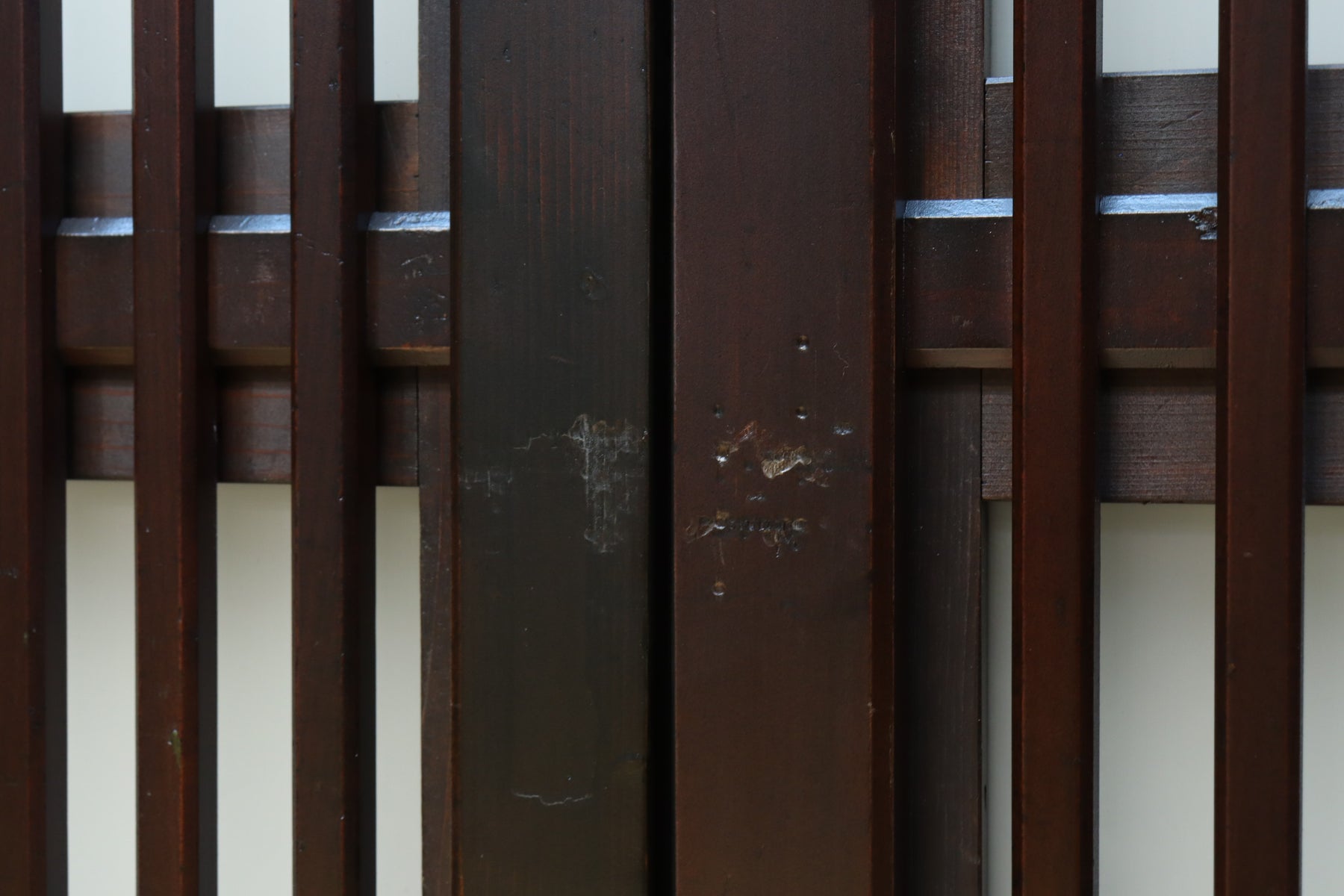 高さ1920ミリ　落ち着いた眺めの2種類ガラス入り背高格子戸　F8440　在庫2枚