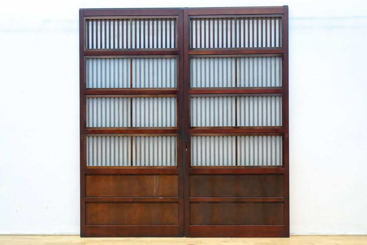 高さ1920ミリ　落ち着いた眺めの2種類ガラス入り背高格子戸　F8440　在庫2枚